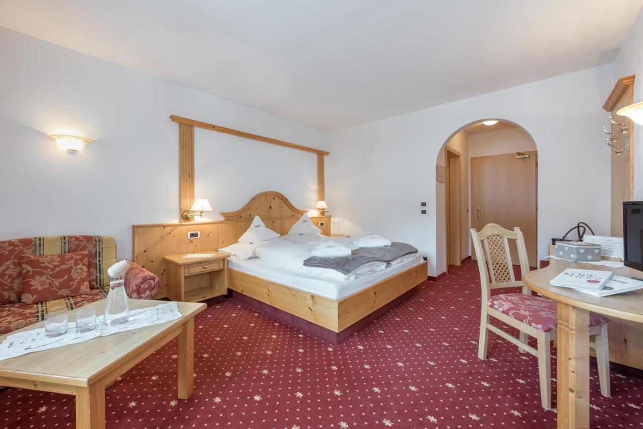 Naturhotel Waldheim Anterivo Esterno foto