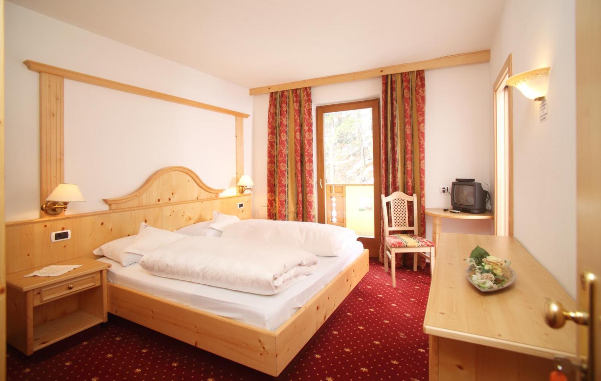Naturhotel Waldheim Anterivo Esterno foto
