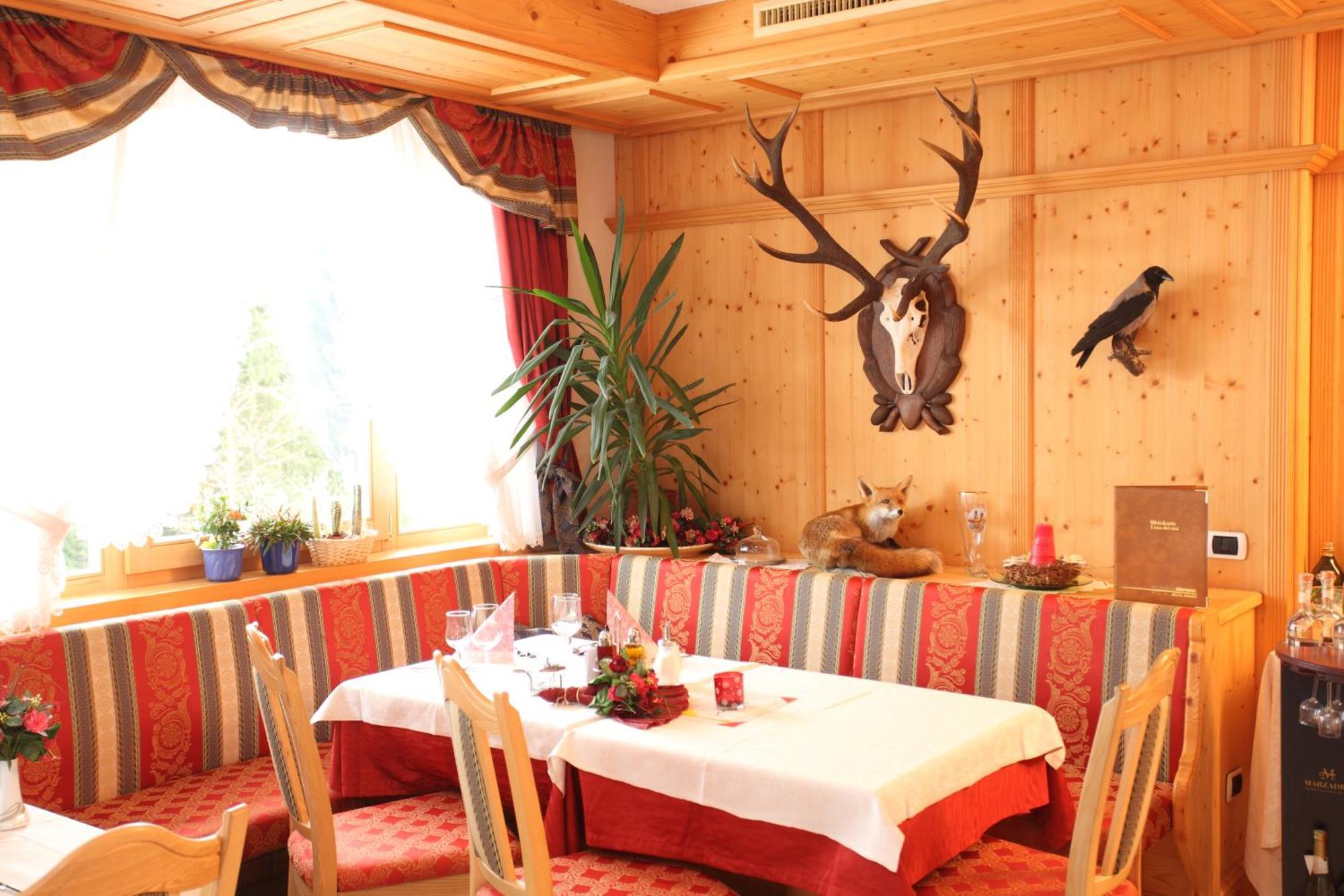 Naturhotel Waldheim Anterivo Esterno foto