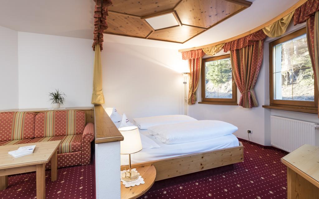 Naturhotel Waldheim Anterivo Esterno foto
